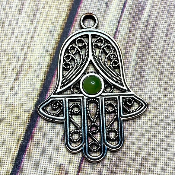 Silver Tone Hamsa Jade Jewel Necklace Pendant Hard Metal Green Hand - Picture 1 of 8